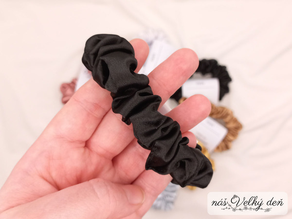  Saténová gumička - MINI - čierna