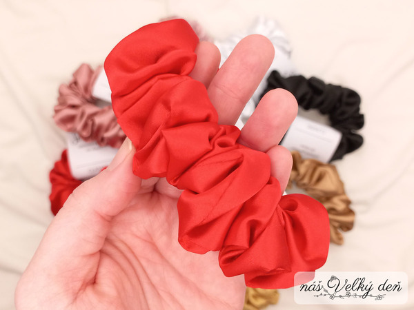 Saténová gumička - CLASSIC - červená